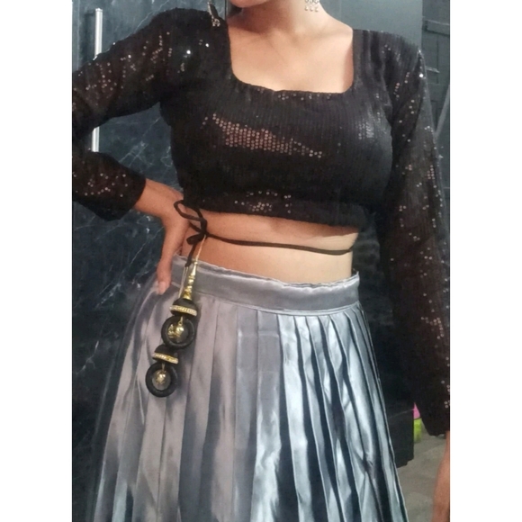 Pleated lehanga & shimmer blouse set - Picture 4 of 5